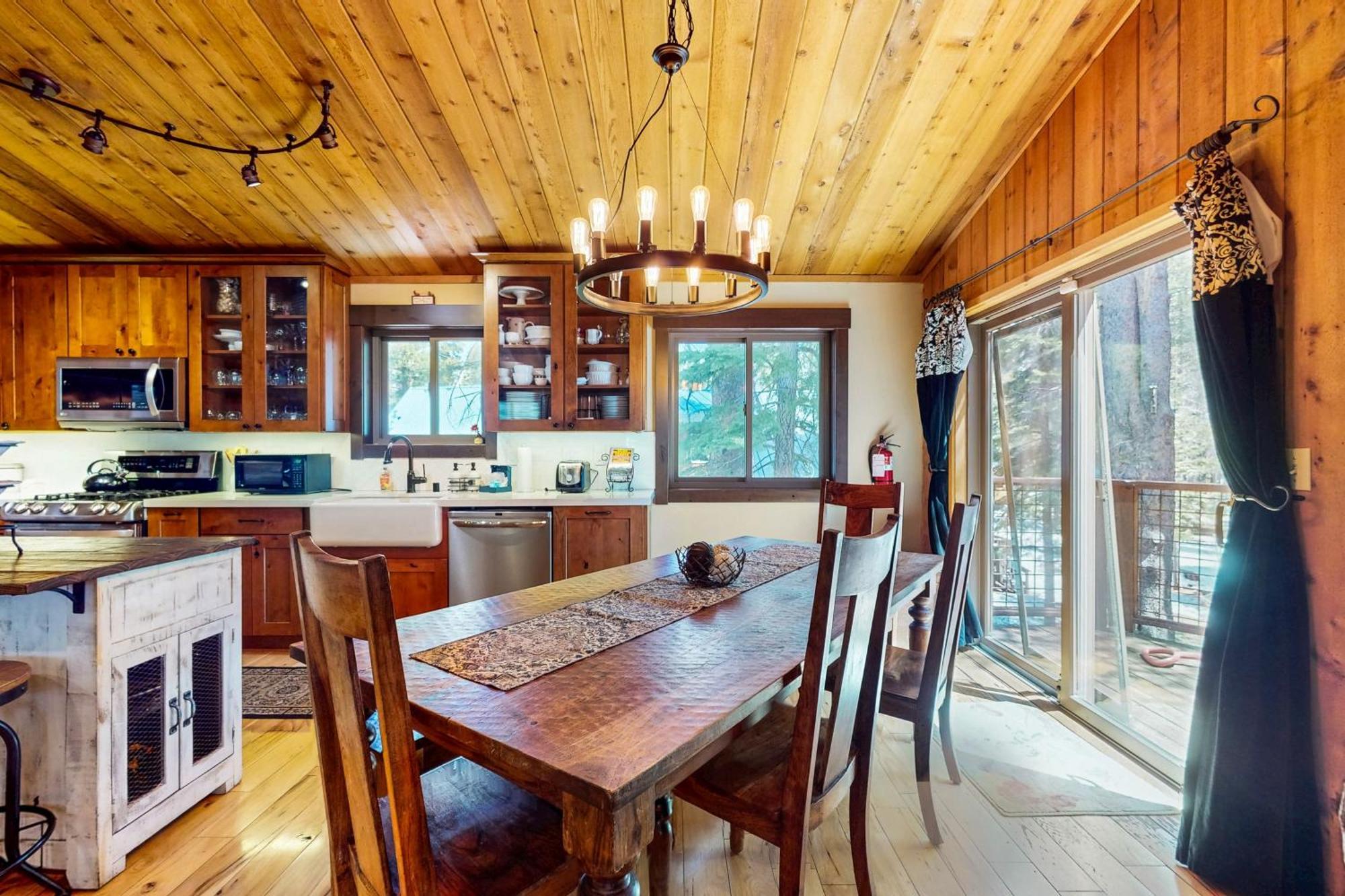Tastefully-Updated, Classic Tahoe Family Home Truckee Eksteriør billede