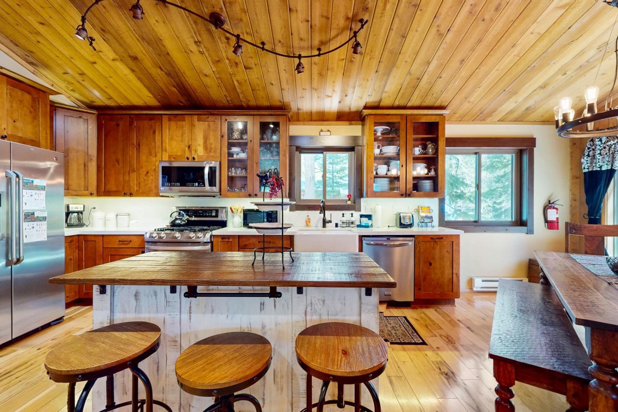 Tastefully-Updated, Classic Tahoe Family Home Truckee Eksteriør billede